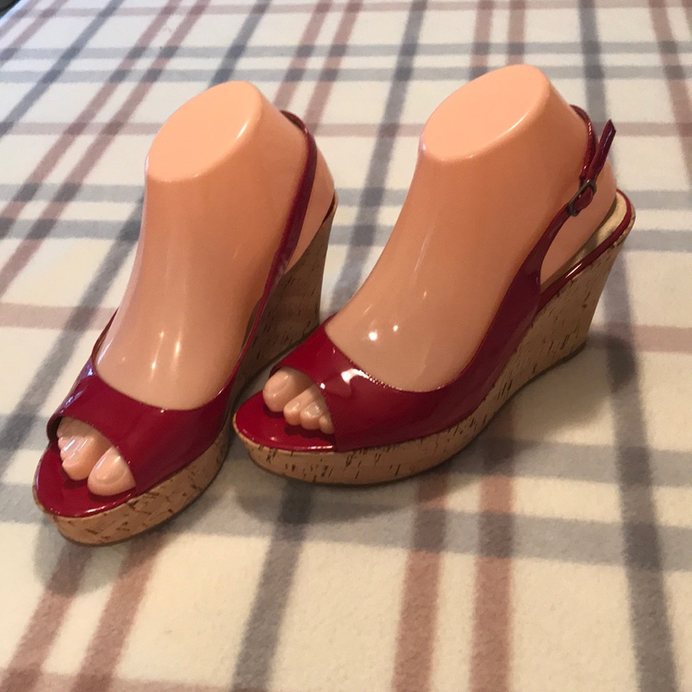 Marc Fisher Sz 7 Red Patent Leather shoes